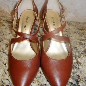David Tate Size 8 WIDE Tan Pumps